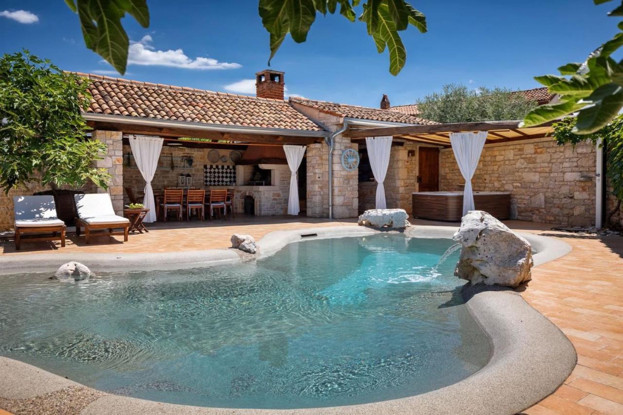Family Villa Elizabeta With Pool In Umag Cepljani Kültér fotó